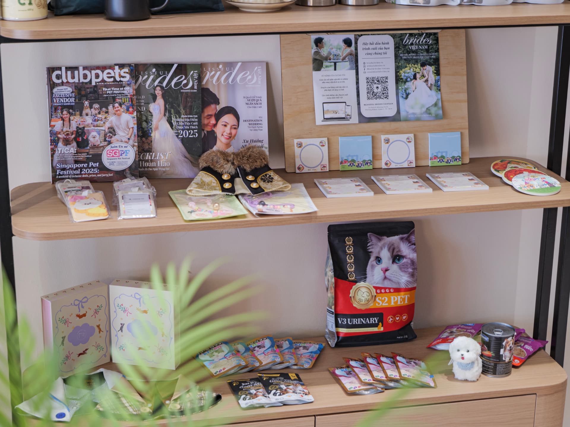 Brand publications and pet products on the Citrus Café shelf